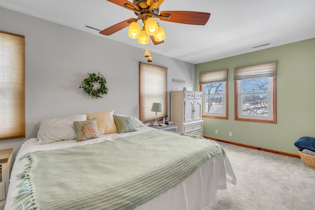 4713 E Lake Shore Drive, Wonder Lake, IL 60097