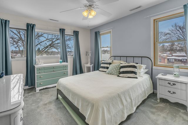 4713 E Lake Shore Drive, Wonder Lake, IL 60097