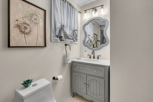 4713 E Lake Shore Drive, Wonder Lake, IL 60097