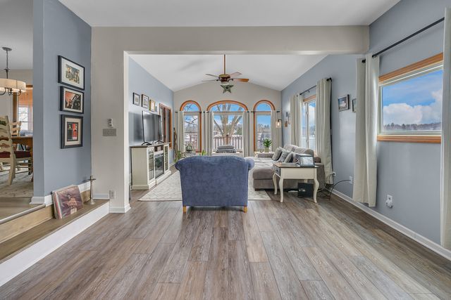 4713 E Lake Shore Drive, Wonder Lake, IL 60097