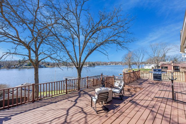 4713 E Lake Shore Drive, Wonder Lake, IL 60097