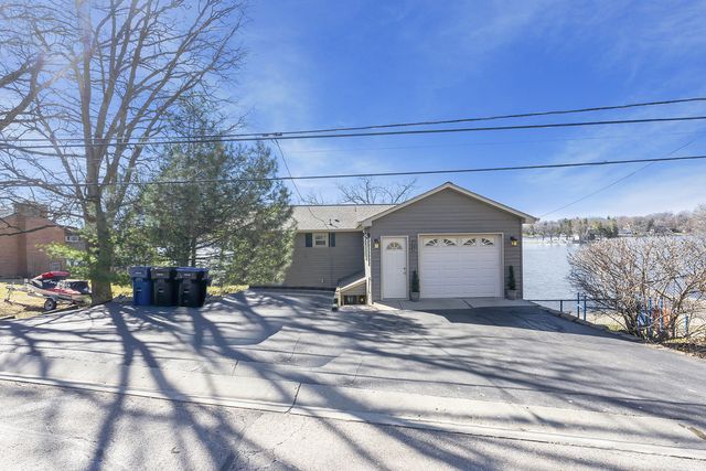 4713 E Lake Shore Drive, Wonder Lake, IL 60097