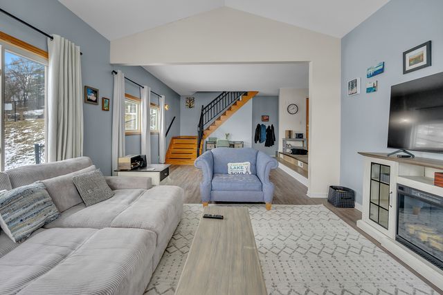 4713 E Lake Shore Drive, Wonder Lake, IL 60097