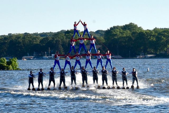 4713 E Lake Shore Drive, Wonder Lake, IL 60097