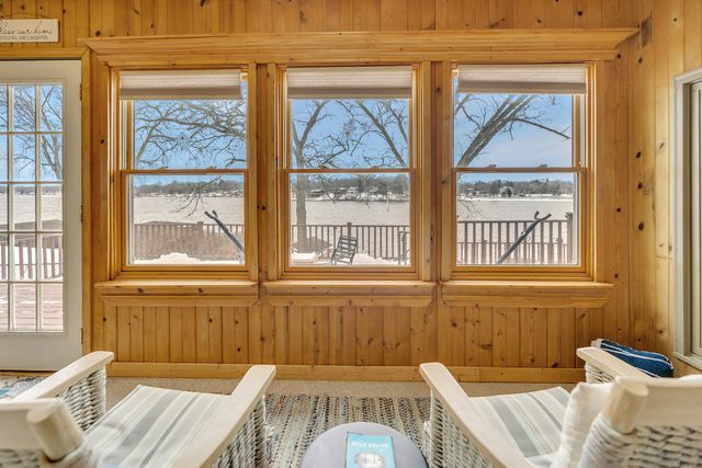 4713 E Lake Shore Drive, Wonder Lake, IL 60097