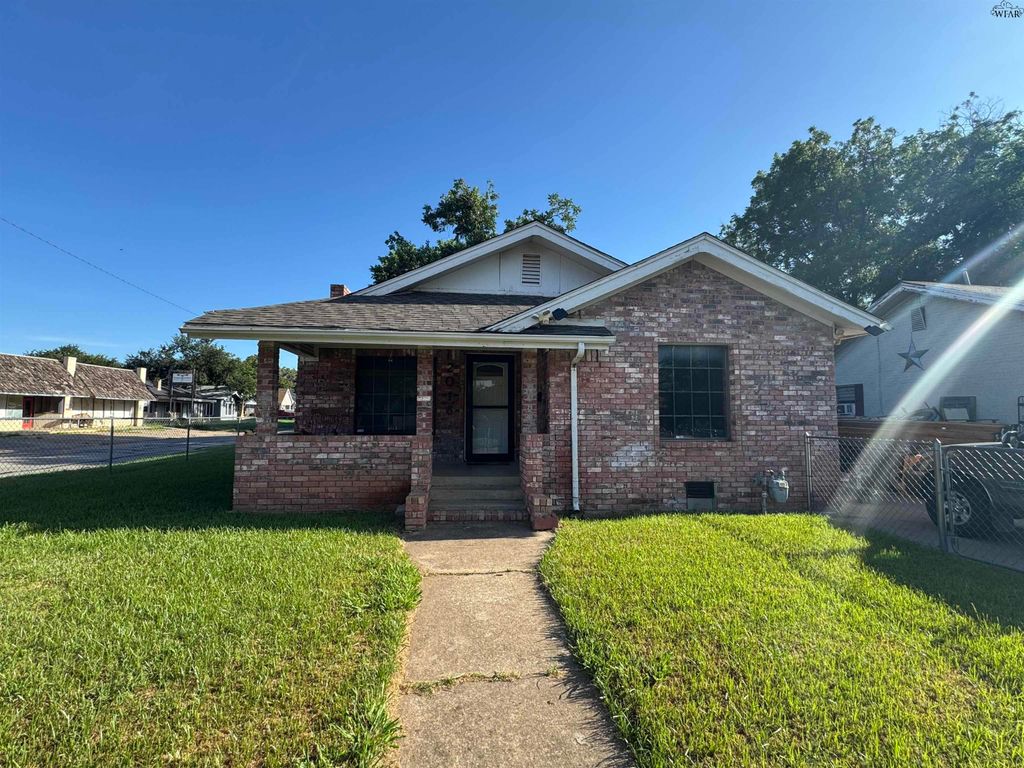 2016 WILSON AVENUE, Wichita Falls, TX 76301