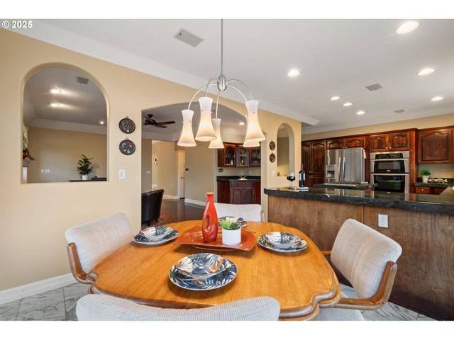 5150 Nw VALLEY Ct, Camas, WA 98607