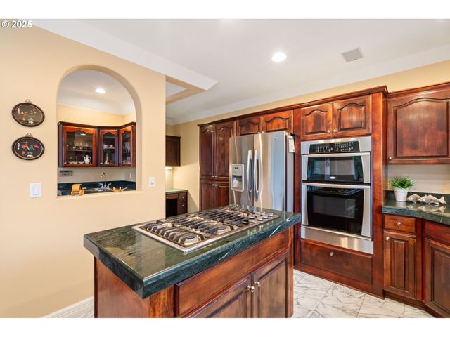 5150 Nw VALLEY Ct, Camas, WA 98607