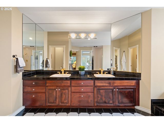 5150 Nw VALLEY Ct, Camas, WA 98607