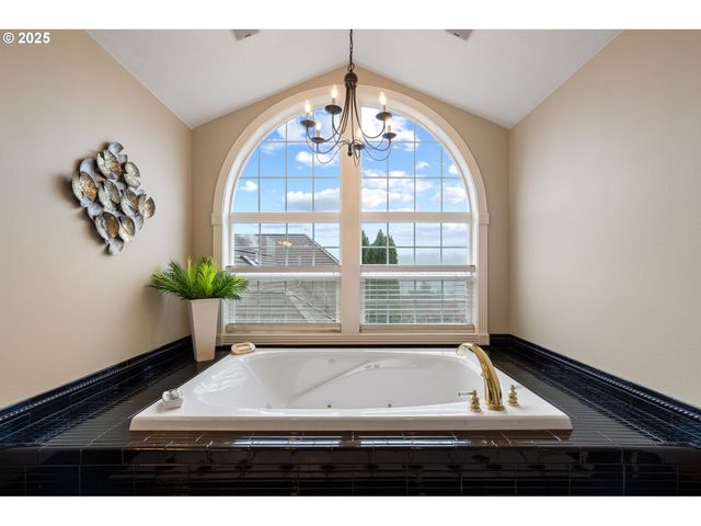 5150 Nw VALLEY Ct, Camas, WA 98607