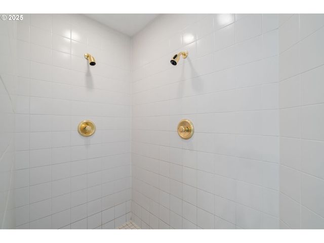 5150 Nw VALLEY Ct, Camas, WA 98607