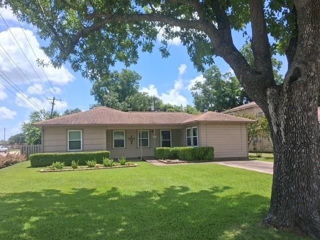 1116 Southampton Street, Angleton, TX 77515