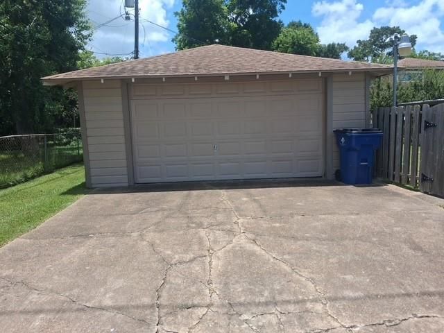1116 Southampton Street, Angleton, TX 77515