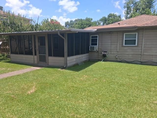 1116 Southampton Street, Angleton, TX 77515