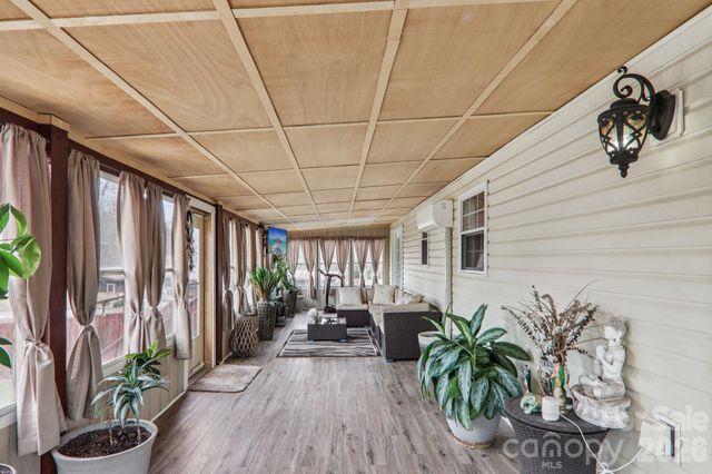 5 Granite Drive, Hendersonville, NC 28792