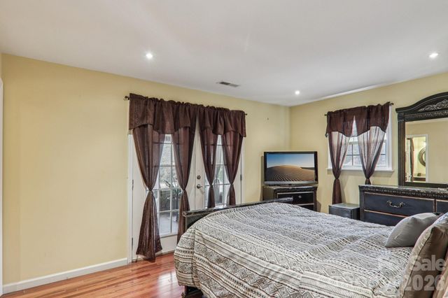 5 Granite Drive, Hendersonville, NC 28792