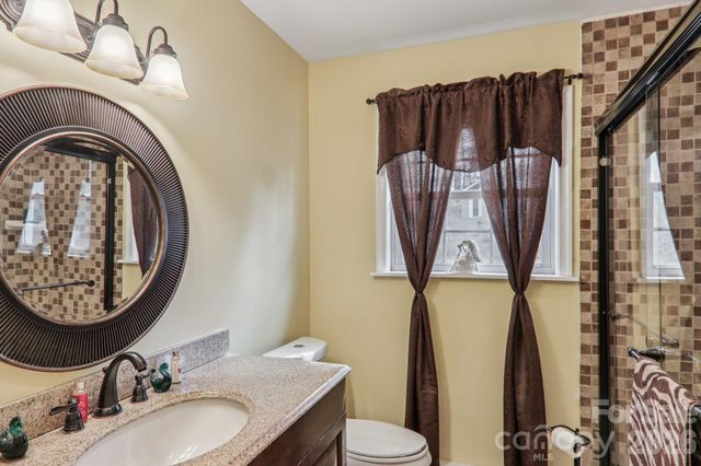 5 Granite Drive, Hendersonville, NC 28792