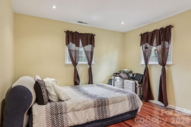 5 Granite Drive, Hendersonville, NC 28792