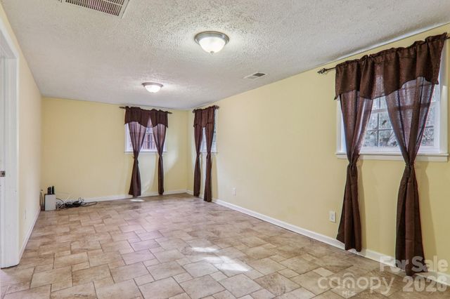 5 Granite Drive, Hendersonville, NC 28792