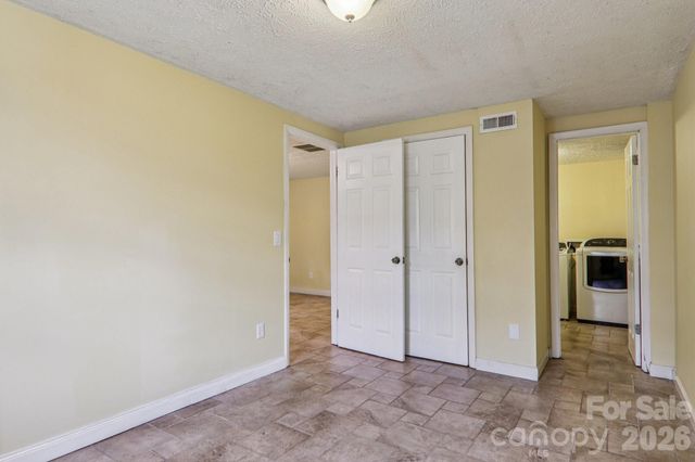 5 Granite Drive, Hendersonville, NC 28792