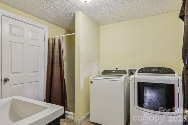 5 Granite Drive, Hendersonville, NC 28792