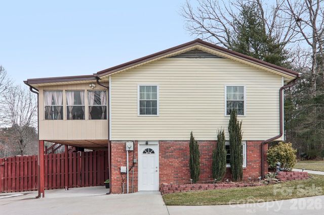 5 Granite Drive, Hendersonville, NC 28792