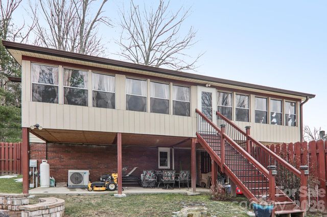 5 Granite Drive, Hendersonville, NC 28792