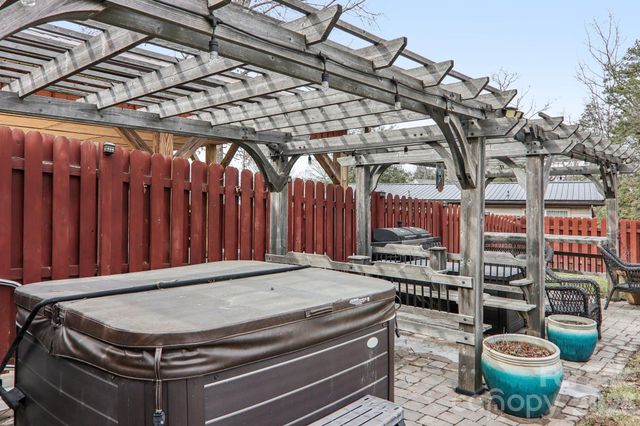 5 Granite Drive, Hendersonville, NC 28792