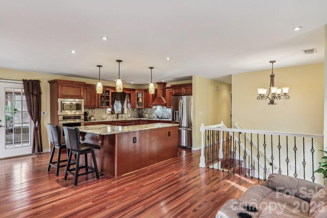 5 Granite Drive, Hendersonville, NC 28792