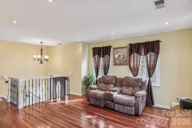 5 Granite Drive, Hendersonville, NC 28792