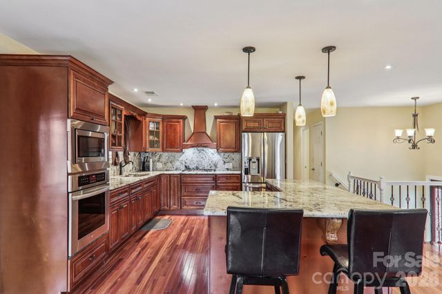 5 Granite Drive, Hendersonville, NC 28792