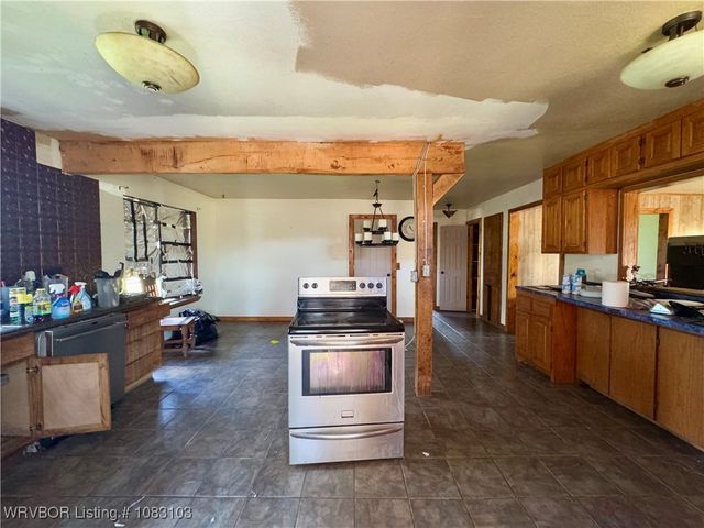 57705 Lenox Place, Muse, OK 74949