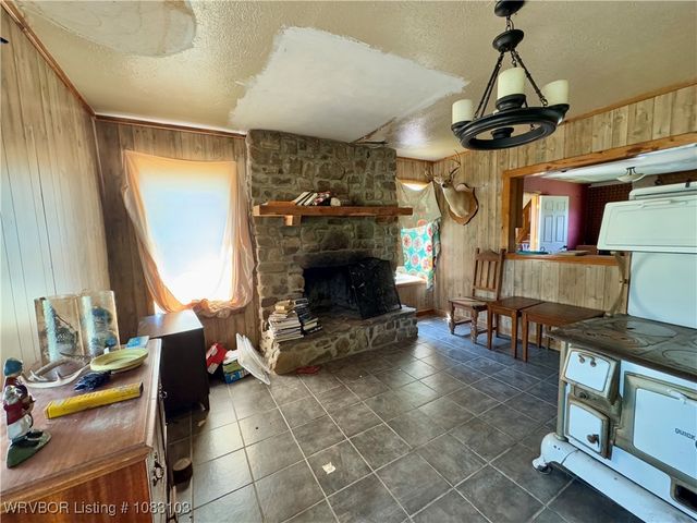 57705 Lenox Place, Muse, OK 74949