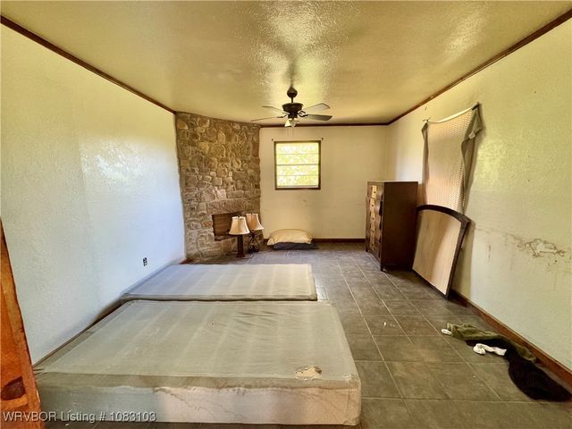 57705 Lenox Place, Muse, OK 74949