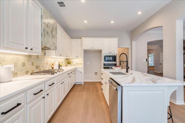 1109 Hillridge DR, Round Rock, TX 78665