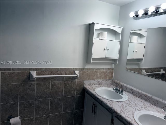 7410 SW 82nd St K210, Miami, FL 33143
