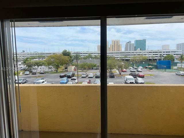 7410 SW 82nd St K210, Miami, FL 33143