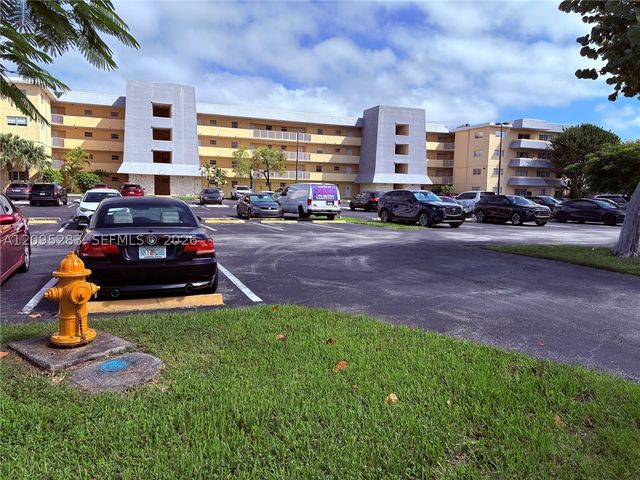 7410 SW 82nd St K210, Miami, FL 33143