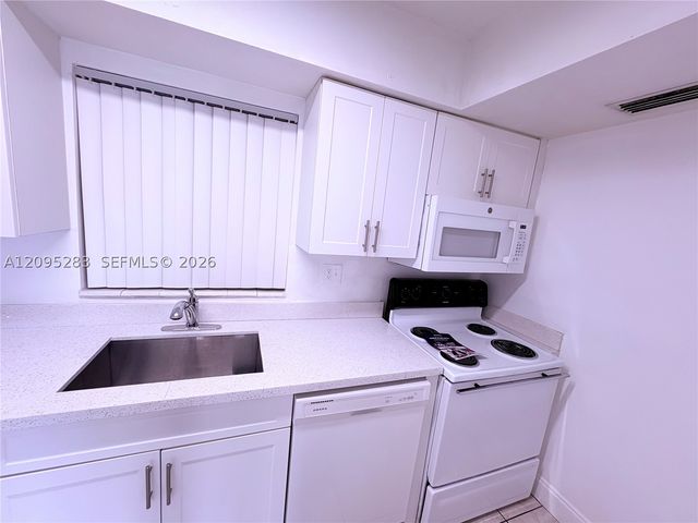 7410 SW 82nd St K210, Miami, FL 33143