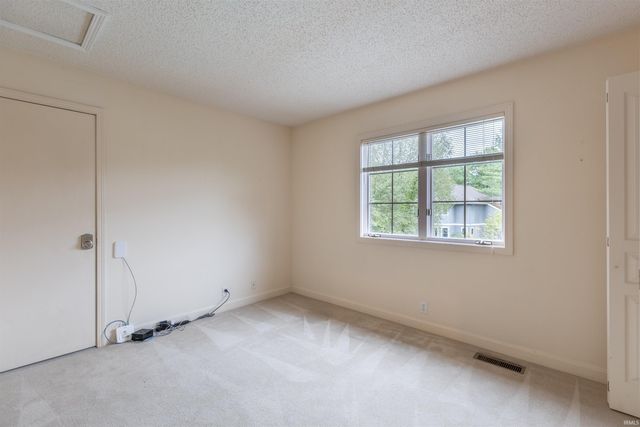 2605 S Trotters Run, Bloomington, IN 47401