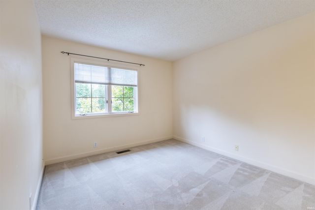 2605 S Trotters Run, Bloomington, IN 47401