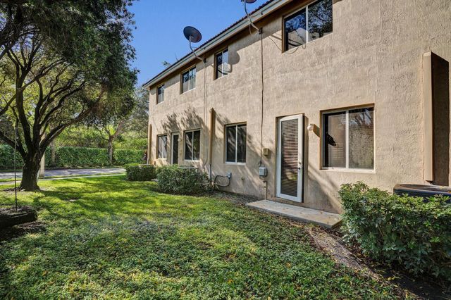 21403 NW 13th Ct 303, Miami, FL 33169