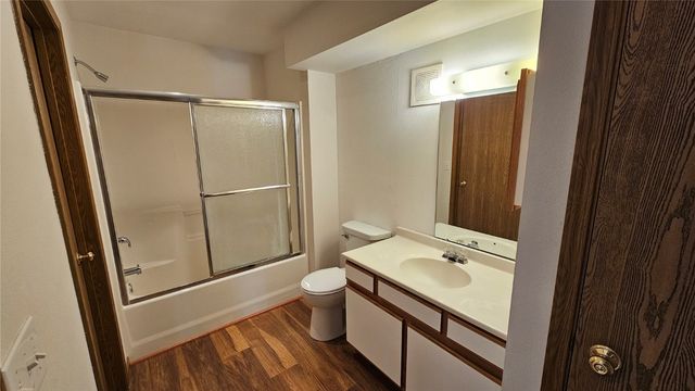 5525 Kacena Avenue 4, Marion, IA 52302