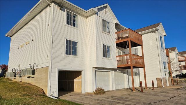 5525 Kacena Avenue 4, Marion, IA 52302