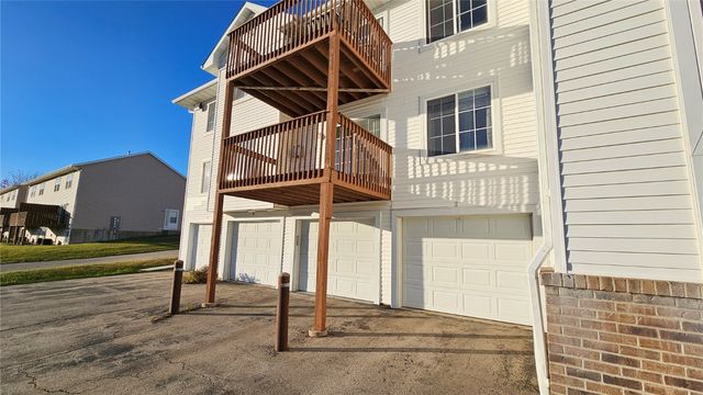 5525 Kacena Avenue 4, Marion, IA 52302