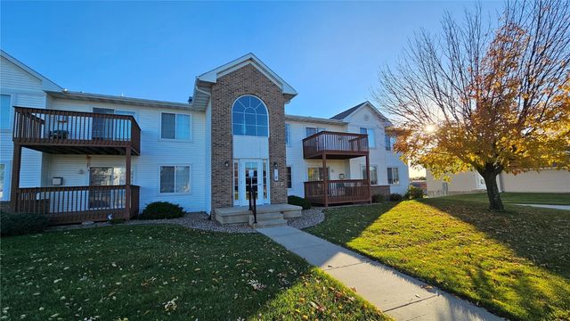 5525 Kacena Avenue 4, Marion, IA 52302