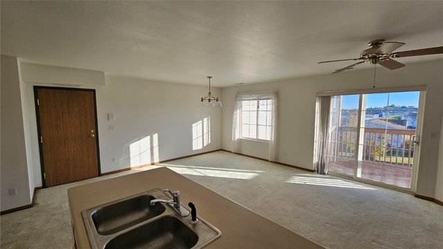 5525 Kacena Avenue 4, Marion, IA 52302