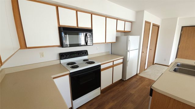 5525 Kacena Avenue 4, Marion, IA 52302