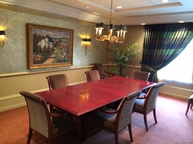 130 Kercheval Avenue, Grosse Pointe Farms, MI 48236