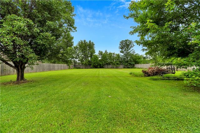 1990 Harris Drive, Fayetteville, AR 72701